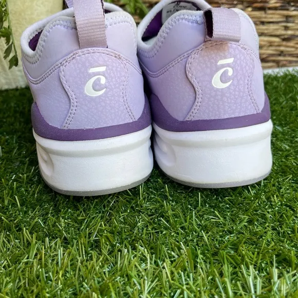 - CLOVE  LAVANDER WOMEN NURSE SHOES SIZE  6NEW