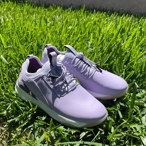 - CLOVE  LAVANDER WOMEN NURSE SHOES SIZE  6NEW