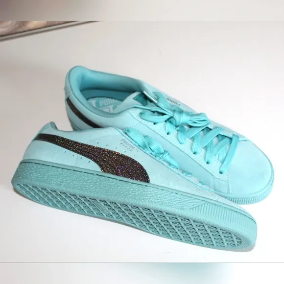 ✨🆕✨ NWOB Puma Suede Aurora Shoes for Big Kids