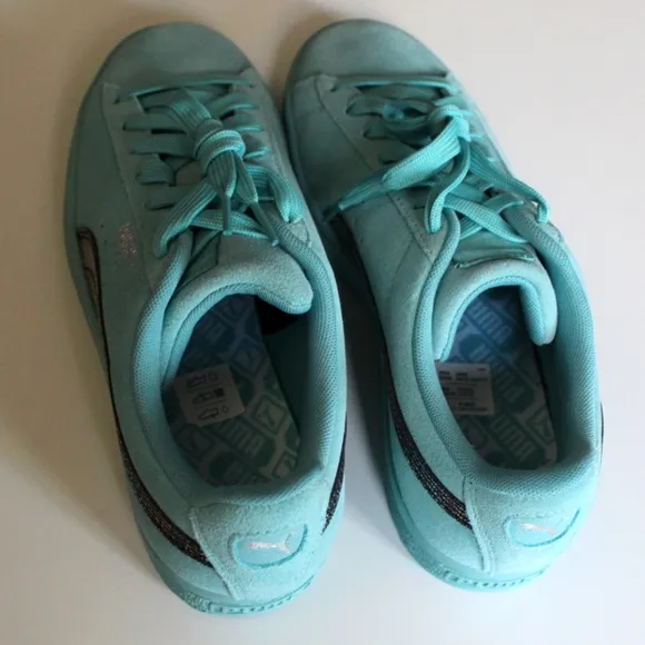 ✨🆕✨ NWOB Puma Suede Aurora Shoes for Big Kids