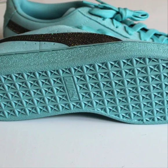 ✨🆕✨ NWOB Puma Suede Aurora Shoes for Big Kids