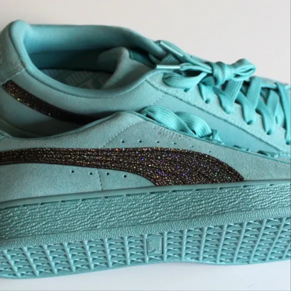 ✨🆕✨ NWOB Puma Suede Aurora Shoes for Big Kids
