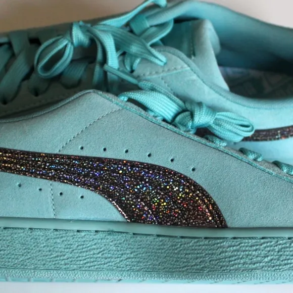 ✨🆕✨ NWOB Puma Suede Aurora Shoes for Big Kids
