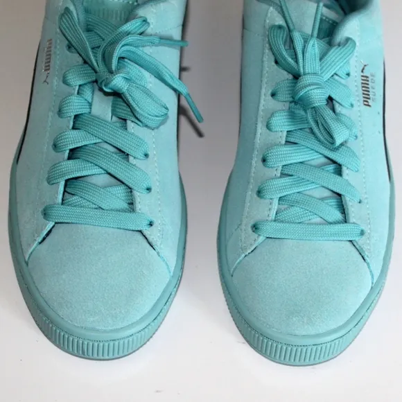 ✨🆕✨ NWOB Puma Suede Aurora Shoes for Big Kids