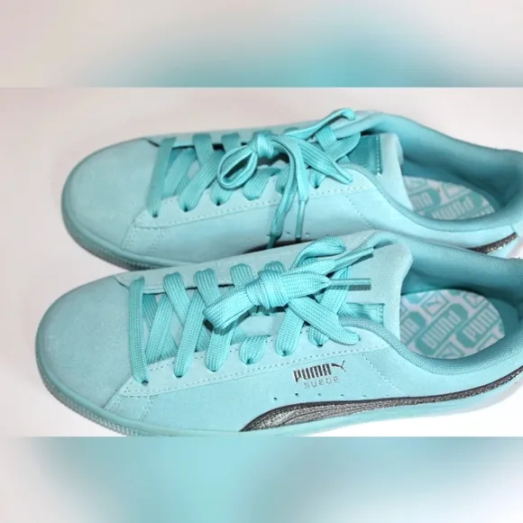 ✨🆕✨ NWOB Puma Suede Aurora Shoes for Big Kids