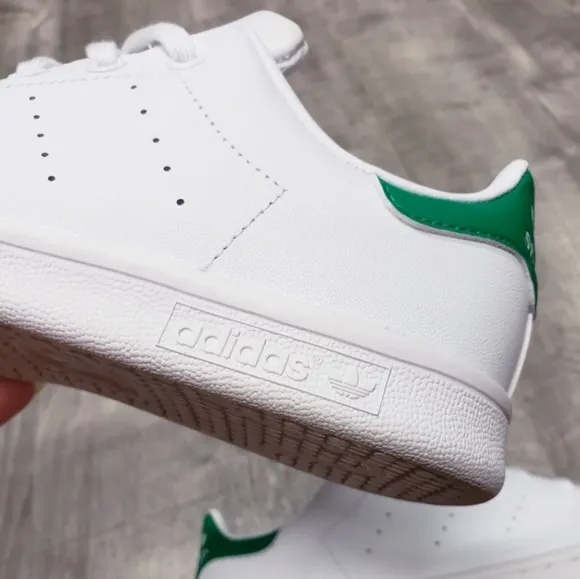 🆕️ NWT🎁 Adidas Stan Smith Youth Sz 3 Big Kid