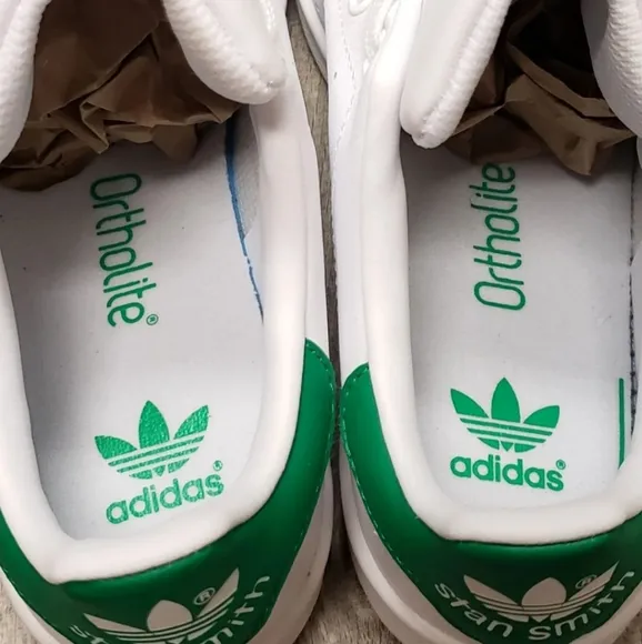 🆕️ NWT🎁 Adidas Stan Smith Youth Sz 3 Big Kid