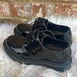 1461 MADE IN ENGLAND MONO PATENT LEATHER OXFORD SHOES. Size 6L. New no box.