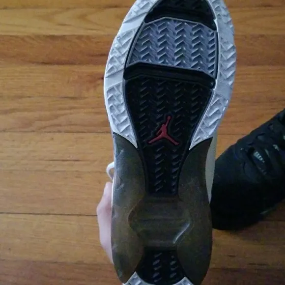 2 pairs of Jordans flight