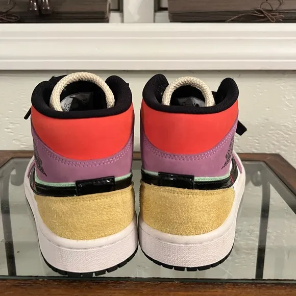 2020 Women’s Air Jordan 1 Mid SE ‘Lightbulb’