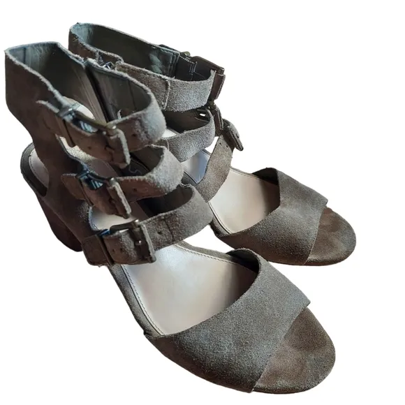 9M Vince Camuto  suede Olive green heeled sandals