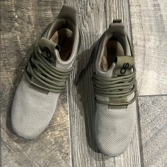 Adidas cloud foam Green and Black Sneakers for Everyday Comfort