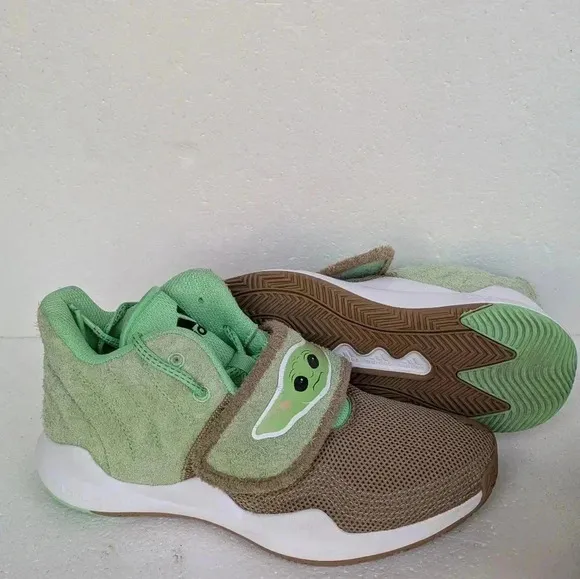 Adidas Deep Threat Baby Yoda Star Wars Shoes size- 7-(40 EU) Used once in excell