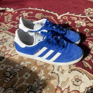Adidas gazelle blue/white suede shoes size 6.5
