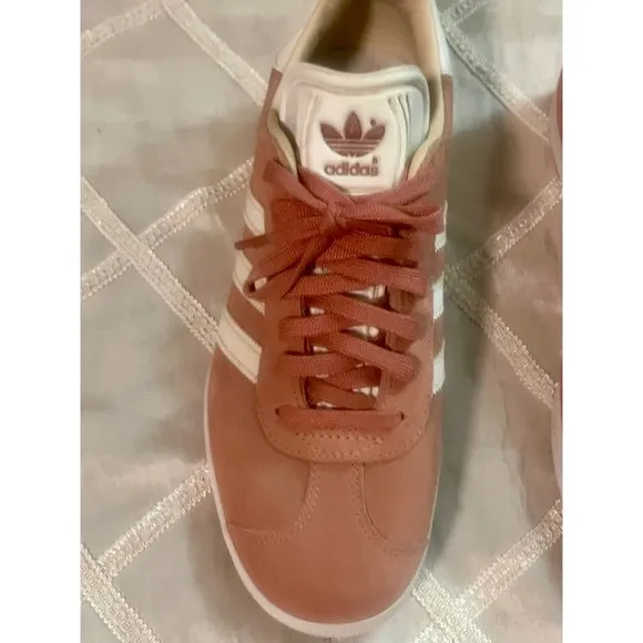Adidas Gazelle Suede Sneakers Casual Walking Shoes Pink White Stripes 6.5