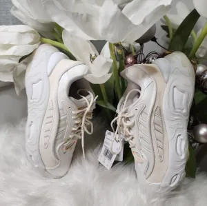 Adidas Original Oznova WWomen shoes size6 new