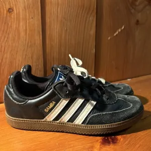 Adidas SAMBA OG Shoes Core Black White Cloud Gum Sole size 2Y
