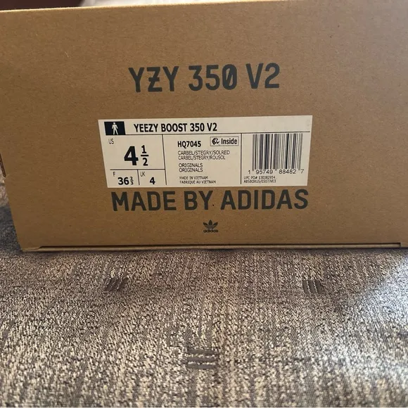 Adidas Size 4.5 US - Yeezy Boost 350 V2
