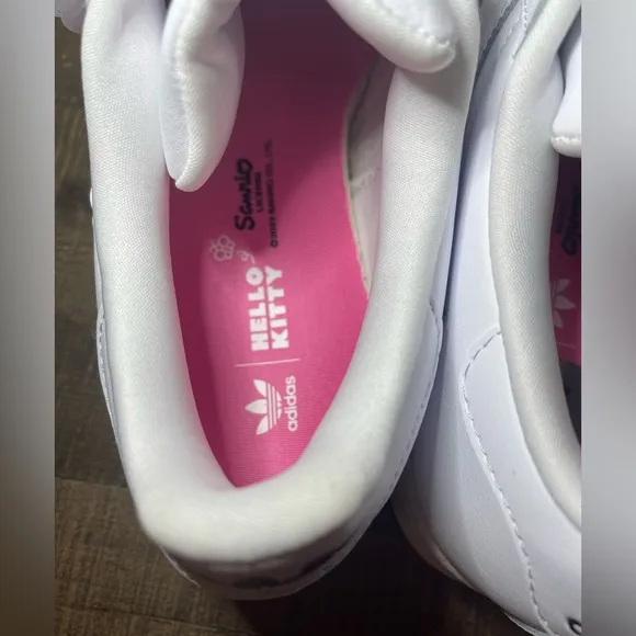 Adidas Superstar x Hello Kitty Floral Shoes.- Size 7Y / 8 Women.