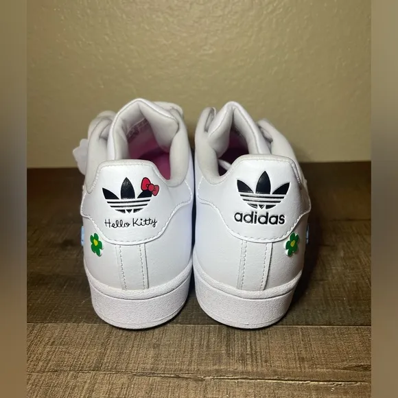 Adidas Superstar x Hello Kitty Floral Shoes.- Size 7Y / 8 Women.