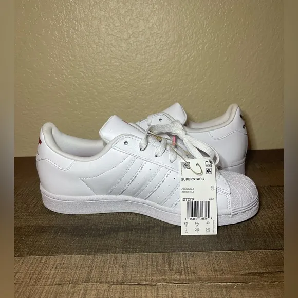 Adidas Superstar x Hello Kitty Floral Shoes.- Size 7Y / 8 Women.