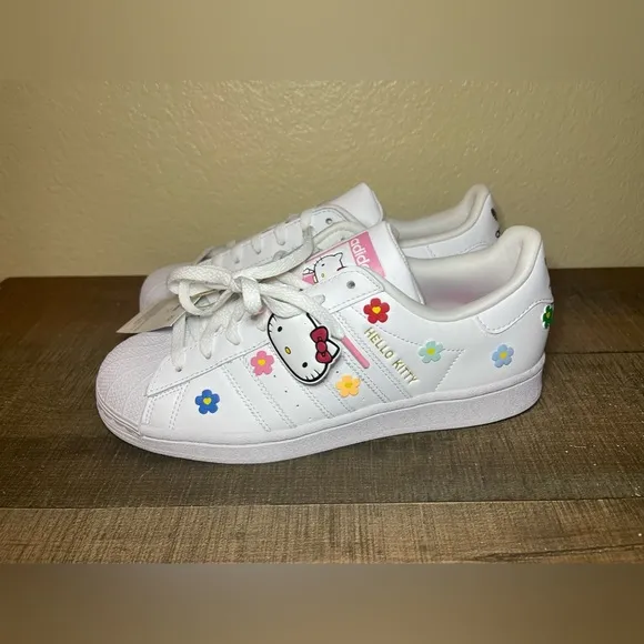 Adidas Superstar x Hello Kitty Floral Shoes.- Size 7Y / 8 Women.