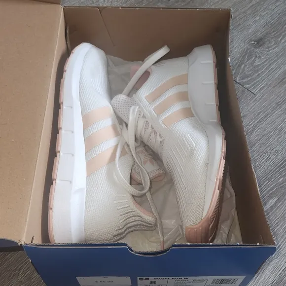 Adidas Swift Run Women's White and pink Sneakers