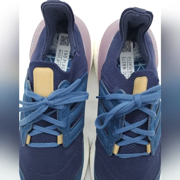 Adidas Ultraboost 22 Denim Shadow Navy White Running Shoes Women Size 11 GX9157
