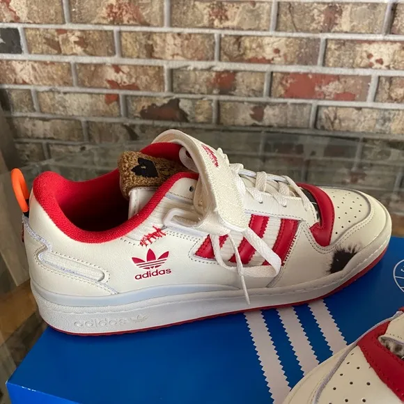 adidas x Home Alone Forum Low Shoes Mens Size 9.5 women’s 10.5 White Red GZ4378