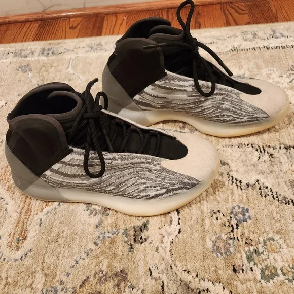 Adidas Yeezy tennis shoes size 9 men