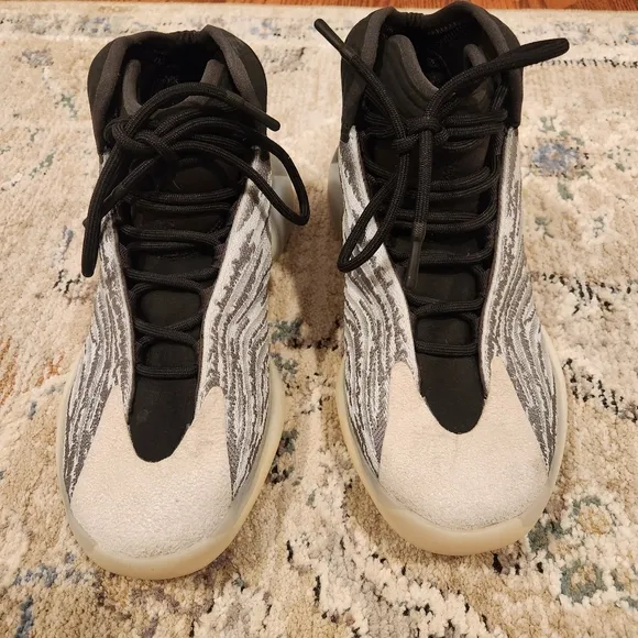 Adidas Yeezy tennis shoes size 9 men