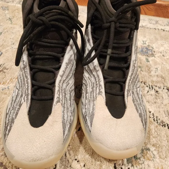 Adidas Yeezy tennis shoes size 9 men