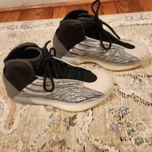 Adidas Yeezy tennis shoes size 9 men