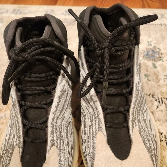 Adidas Yeezy tennis shoes size 9 men