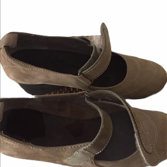 Aerosle Mary Jane Brown Wedge  Size 6 1/2