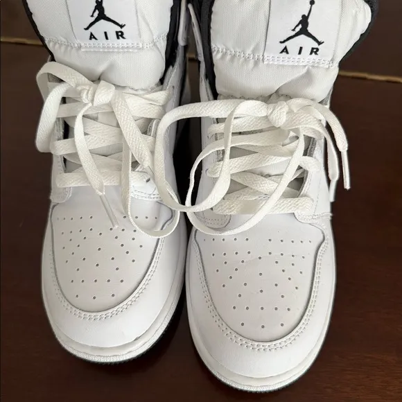 AIR JORDAN 1 MID BIG KIDS' SHOES