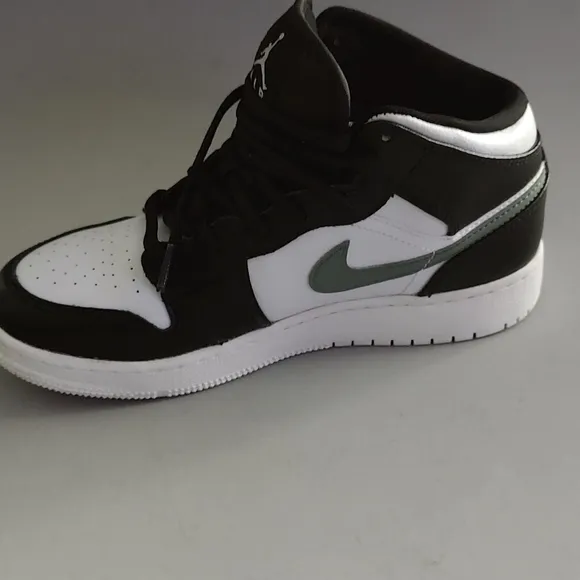 Air Jordan 1 mid multicolor Swoosh  Size 5 Y Leather Sneakers Wings logo