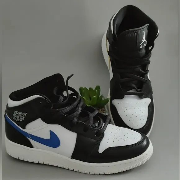 Air Jordan 1 mid multicolor Swoosh  Size 5 Y Leather Sneakers Wings logo