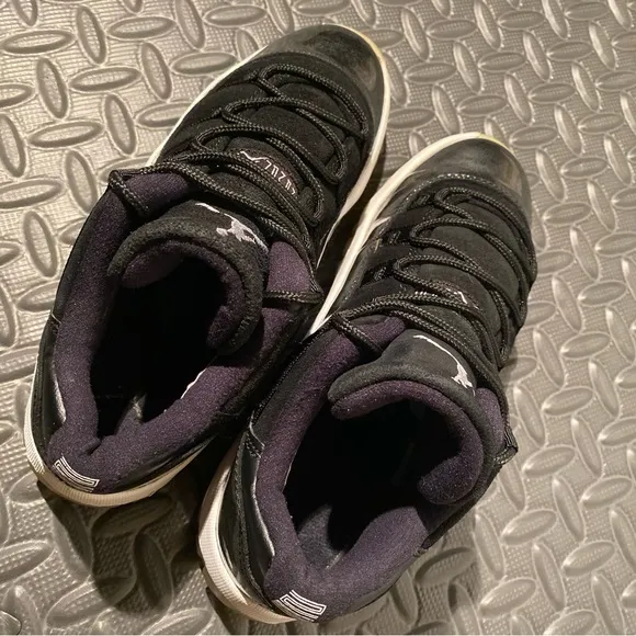 Air Jordan 11 Retro Low Barons size 3y Kids shoes Black