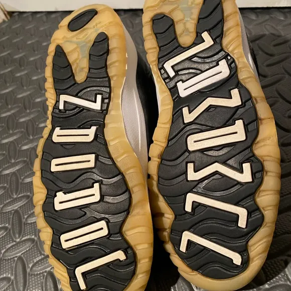 Air Jordan 11 Retro Low Barons size 3y Kids shoes Black