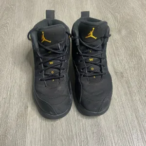 Air Jordan 12 Retro Black Taxi GS Boys Shoe Size 1.5Y Black 151186-071 Preown