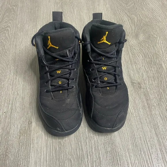 Air Jordan 12 Retro Black Taxi GS Boys Shoe Size 1.5Y Black 151186-071 Preown