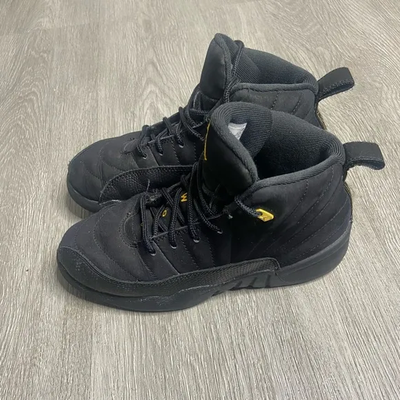 Air Jordan 12 Retro Black Taxi GS Boys Shoe Size 1.5Y Black 151186-071 Preown