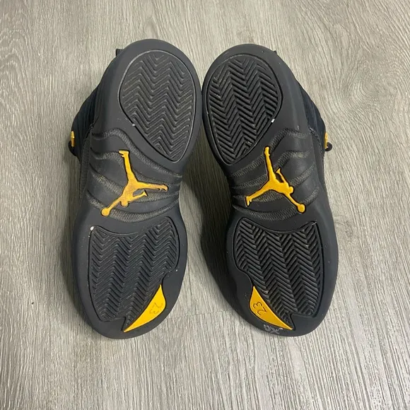 Air Jordan 12 Retro Black Taxi GS Boys Shoe Size 1.5Y Black 151186-071 Preown