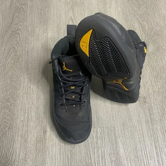 Air Jordan 12 Retro Black Taxi GS Boys Shoe Size 1.5Y Black 151186-071 Preown