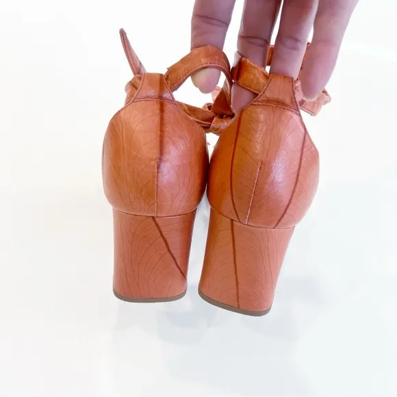 Alexandre Birman Clarita Curve Beleaf Heel Block Sandal Peach Size 39