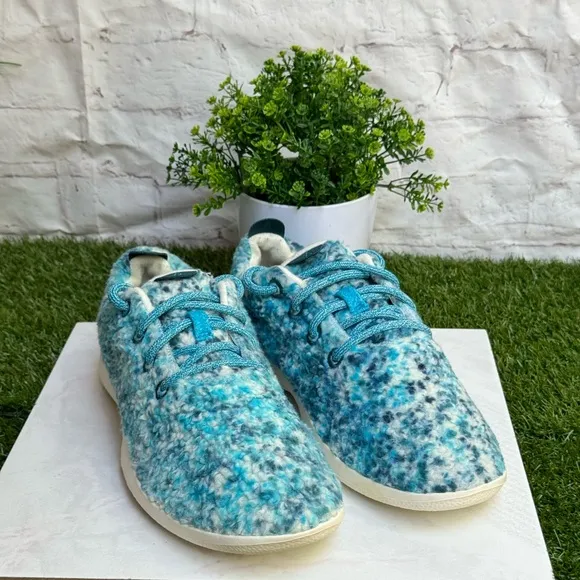 Allbirds Wool Runners fluffs natural cream sole color Sz 10 US mentioning shoes
