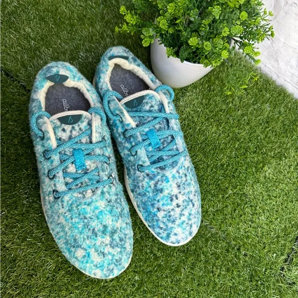 Allbirds Wool Runners fluffs natural cream sole color Sz 10 US mentioning shoes