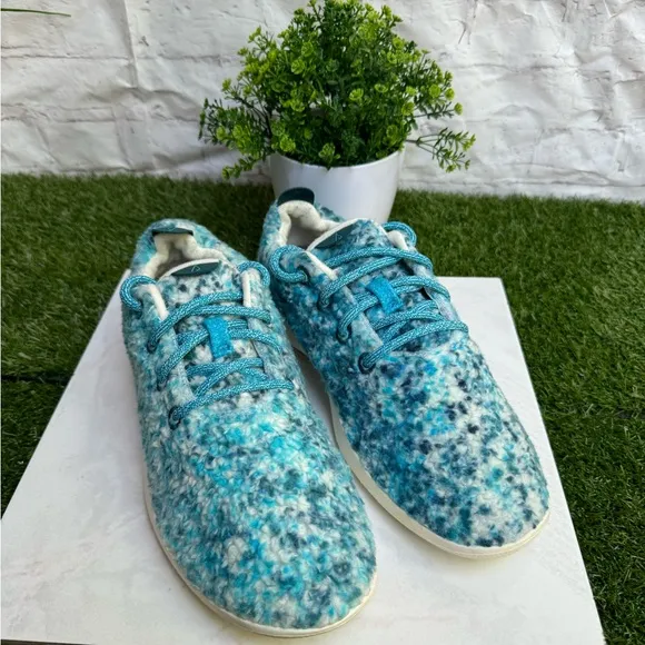 Allbirds Wool Runners fluffs natural cream sole color Sz 10 US mentioning shoes