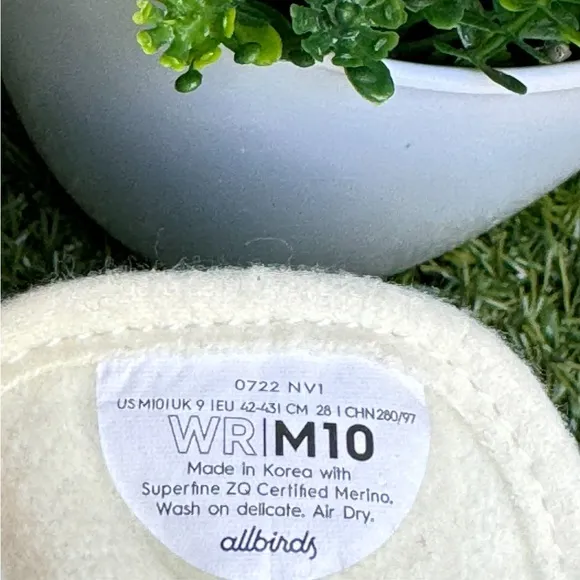 Allbirds Wool Runners fluffs natural cream sole color Sz 10 US mentioning shoes